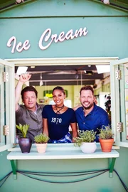 Jamie Oliver (l.), Jimmy Doherty mit Alesha Dixon