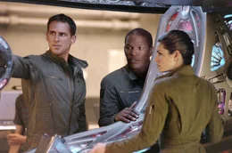Die Navy-Piloten (v.l.n.r.) Ben Gannon (Josh Lucas), Henry Purcell (Jamie Foxx) und Kara Wade (Jessica Biel) sind die besten der Besten und als Team unschlagbar. Eines Tages bekommen sie ungew&ouml;hnliche Verst&auml;rkung: Von einem hochmodernen Tarnkappenbomber, der nicht von einem Piloten, sondern von einem Computer mit k&uuml;nstlicher Intelligenz gesteuert wird ...