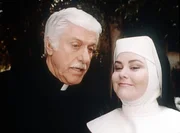 Sloan (Dick Van Dyke, l.) bekommt von Schwester Michael (Delta Burke) Verhaltensma&szlig;regeln erkl&auml;rt.