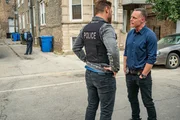 Adam Ruzek (Patrick John Flueger, l.) und Hank Voight (Jason Beghe, r.)