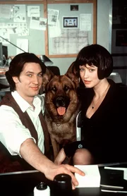 Irina (Agnieszka Wagner) verdankt ihre neue Identit&auml;t Rex und Kommissar Richie Moser (Tobias Moretti).