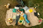 Daniel (Daniel Fritz) organisiert f&uuml;r Lou (Eva-Maria Grein von Friedl) ein romantisches Picknick, bei dem die beiden sich wieder n&auml;her kommen.
