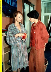 Die &Auml;rztin Rebecca (Ulrike Folkerts, rechts) hat nicht nur beruflich jede Menge Stress. Auch ihre chaotische Schwester Judith (Heike Makatsch) sorgt im gemeinsam bewohnten Elternhaus immer wieder f&uuml;r &Uuml;berraschungen.