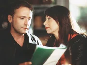 Mit einigen Tricks hat Leo (Bernhard Schir) die Aufmerksamkeit der toughen Vera Becker (Katharina M&uuml;ller-Elmau) erlangt.