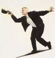 Feuerwehrhauptmann Bales (Steve Martin) wagt es nicht wegen seines enormen Zinkens der h&uuml;bschen Roxanne seine Liebe zu gestehen.
