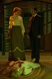 Julia Ogden (Helene Joy) und William Murdoch (Yannick Bisson).