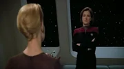 Seven of Nine (Jeri Ryan, l.) und Kathryn Janeway (Kate Mulgrew, r.)