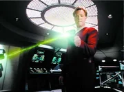 Ein fremdes Wesen hat Besitz von Paris' (Robert Duncan McNeill) K&ouml;rper ergriffen und versucht nun, seinen Gegenspieler auszuschalten ...