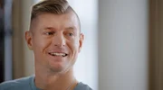 Fu&szlig;baller Toni Kroos im Gespr&auml;ch mit Musiker Herbert Gr&ouml;nemeyer &uuml;ber Fu&szlig;ball und Musik.