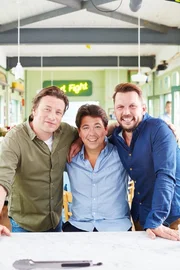 Jamie Oliver (l.), Jimmy Doherty mit Michael McIntyre