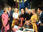 Doris Day (3.v.li.).