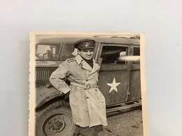 Dieses Bild zeigt Anton Walter Freud, den Enkel von Sigmund Freud, in seiner Uniform der britischen Armee w&auml;hrend des Zweiten Weltkriegs.