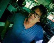 Roland David hat sein Leben der alten mechanischen Welt verschrieben und geht im Salzkammergut auf Entdeckungsreise. Am Traunsee taucht er in die Geschichte der &bdquo;Gisela", einem der &auml;ltesten Raddampfer der Welt, ein und blickt hinter die Kulissen von &Ouml;sterreichs meistgebauter Dampflokomotive.