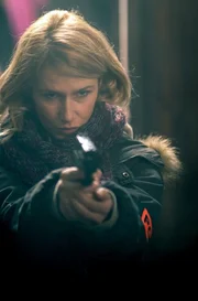 Marina Golovine als Capitaine Clara Brami