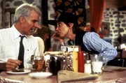 In seinem Liebeskummer sucht C. D. Bales (Steve Martin, l.) Trost bei seiner alten Freundin Dixie (Shelley Duvall, r.). Doch auch sie wei&szlig; keinen Rat ...