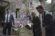 Auf der Suche nach dem "Glasgowman" im Central Park, wird ein Mädchen verletzt und zwei weitere Mädchen verschwinden spurlos. Amaro (Danny Pino, l.), Rollins (Kelli Giddish, M.) und Sonny (Peter Scanavino, r.) machen wenig später einen grausamen Fund ... Auf der Suche nach dem "Glasgowman" im Central Park, wird ein Mädchen verletzt und zwei weitere Mädchen verschwinden spurlos. Amaro (Danny Pino, l.), Rollins (Kelli Giddish, M.) und Sonny (Peter Scanavino, r.) machen wenig später einen grausamen Fund ...