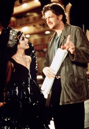 Die Schauspielerin Bille (Barbara Philipp) hofft vergebens auf ein Rendezvous mit dem charmanten B&uuml;hnenbildner Leo (Dominic Raacke), denn er tr&auml;umt von seiner sch&uuml;chternen Nachbarin Judith.