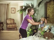 Kaley Cuoco (Samantha O'Hare).