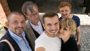 Der charismatische Franz&ouml;sisch-Lehrer Alexander (Dominique Horwitz, li.) und seine Kursteilnehmer Richard (Michael Wittenborn, 2. v. li.), Mehmet (Edin Hasanovic, 3. v. li.), Miriam (Lisa Wagner) und Simon (Michael Kranz).