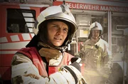 Feuerwehrfrau Billy Johannes (Anna Schimrigk) &uuml;bernimmt die Staffelf&uuml;hrung.