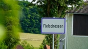 Ortstafel Fleischessen.
