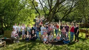 Vater bekannt &ndash; ein Samenspender und seine 30 Kinder Gruppenfoto von Samenspender Gerrit, seinen Bio-Kindern und Familien.