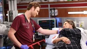 Er betreut eine alte Bekannte: Nick Gehlfuss als Dr. Will Halstead, Natalija Nogulich als Maria Piscotta; Chicago Med Staffel 8 Folge 6
