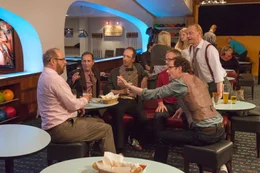 Dr. Magnus Sorel (Axel Milberg, links) ist der Liebling des Himmels - das finden all seine Kollegen (v.l.n.r.): Paul Mercier (Michael Goldberg), Samuel Kolle (Rudolf Krause), Kilian Martens (Rolf Claussen), Raoul Ammerbach (Victor Schef&eacute;) und Billy Miller (Stefan Kurt).