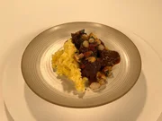 Hans-Jörg Bachmeier kocht Boeuf Bourguignon mit Kartoffelstampf. Hans-Jörg Bachmeier kocht Boeuf Bourguignon mit Kartoffelstampf.