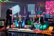 Kai Pflaume, Ameli (11), Carina und Dieter Bohlen (v.l.) beim Musikvideo-Duell.