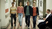 V.l.: Toni (Ivo Kortlang), Emma (Luise Befort), Jonas (Damian Hardung), Hugo (Nick Julius Schuck) sind auf dem Weg zu einem Freund.