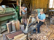 Bei den Schindelmachern Gerald Hofer und Reinhard Ritter. Bei den Schindelmachern Gerald Hofer und Reinhard Ritter.