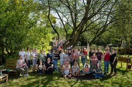 Ein Mann, 36 Frauen und 30 Kinder! Was sich im ersten Augenblick nach einer verr&uuml;ckten Kommune anh&ouml;rt, ist in Wirklichkeit ganz anders: Der Mann ist Gerrit - er ist privater Samenspender! 30 biologische Kinder sind dadurch entstanden. Aber nur drei von ihnen leben bei Gerrit und seiner Frau in Hamburg - Ein Mann, 36 Frauen und 30 Kinder - Gerrit mit seiner "Herde".