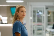 Mit einer medizinischen Entscheidung konfrontiert: Laurence Leboeuf als Magalie Leblanc; Transplant Staffel 4 Folge 2