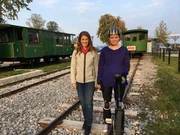 Einradfahrerin Ana Schrödinger (rechts) mit Moderatorin Claudia Pupeter. Einradfahrerin Ana Schrödinger (rechts) mit Moderatorin Claudia Pupeter.