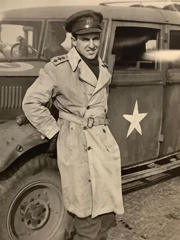 Dieses Bild zeigt Anton Walter Freud, den Enkel von Sigmund Freud, in seiner Uniform der britischen Armee w&auml;hrend des Zweiten Weltkriegs.