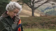 Die Queen (Helen Mirren) sucht ein bisschen Ruhe in der schottischen Natur. Dabei gehen ihr das Schicksal eine kapitalen Hirschbocks sowie die Ereignisse in London sehr nahe - auch, wenn sie das niemals in der &Ouml;ffentlichkeit zeigen w&uuml;rde.