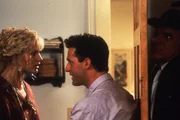 Roxanne Kowalski (Daryl Hannah) vertraut Chris McConnell (Rick Rossovich) nicht, denn sie vermutet, dass hinter dessen Liebesbriefen ein anderer Mann steckt.