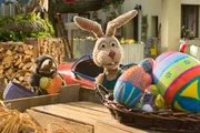 Grete (Viviane Podlich) und Otto (Franziska Rattay) sind entt&auml;uscht: Der Osterhasenhund hat die Eier ja gar nicht versteckt!