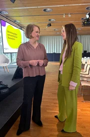 Kira Geiss mit der Bundesministerin f&uuml;r Familie, Senioren, Frauen und Jugend: Lisa Paus