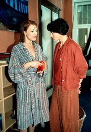 Die &Auml;rztin Rebecca (Ulrike Folkerts, rechts) hat nicht nur beruflich jede Menge Stress. Auch ihre chaotische Schwester Judith (Heike Makatsch) sorgt im gemeinsam bewohnten Elternhaus immer wieder f&uuml;r &Uuml;berraschungen.