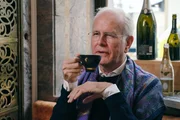 Schauspieler und Entertainer Harald Schmidt im Caf&eacute; Odeon; Kulturplatz Ein Tag mit Aktivrentner Harald Schmidt