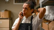 Chefk&ouml;chin Carly jongliert mit den Herausforderungen ihres neuen Restaurants: Vinette Robinson als Carly