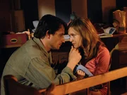 Der liebevolle Max (Oliver Mommsen) steht Eva (Stefanie Stappenbeck) bei.