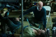 L-R: Joe (Ronnie Gene Blevins), Paul Kersey (Bruce Willis)