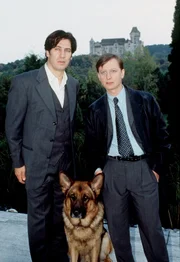 L-R: Richie Moser (Tobias Moretti), Christian Böck (Heinz Weixelbraun). L-R: Richie Moser (Tobias Moretti), Christian Böck (Heinz Weixelbraun).