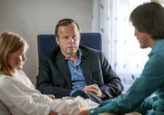 Kommissar Wallander (Krister Henriksson, M) besucht die kleine Ella (Isabella Lindquist) im Krankenhaus. Er hofft, noch weitere Informationen zum Tathergang in Erfahrung bringen zu k&ouml;nnen.