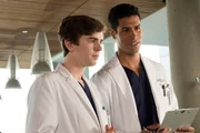 L-R: Dr. Shaun Murphy (Freddie Highmore) and Dr. Jared Kalu (Chuku Modu)