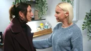 Sara will das Baby eigentlich behalten. Dank Peggys Zuspruch traut sie sich schließlich, Mike die Wahrheit zu sagen. Zu ihrer Erleichterung freut er sich riesig. Gemeinsam malen sie sich ihre Zukunft als Familie in den schönsten Farben aus. Sara will das Baby eigentlich behalten. Dank Peggys Zuspruch traut sie sich schließlich, Mike die Wahrheit zu sagen. Zu ihrer Erleichterung freut er sich riesig. Gemeinsam malen sie sich ihre Zukunft als Familie in den schönsten Farben aus.