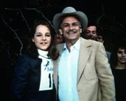 Lizzy MacGill mit ihrem Vater, dem Verwalter der Pferdefarm.